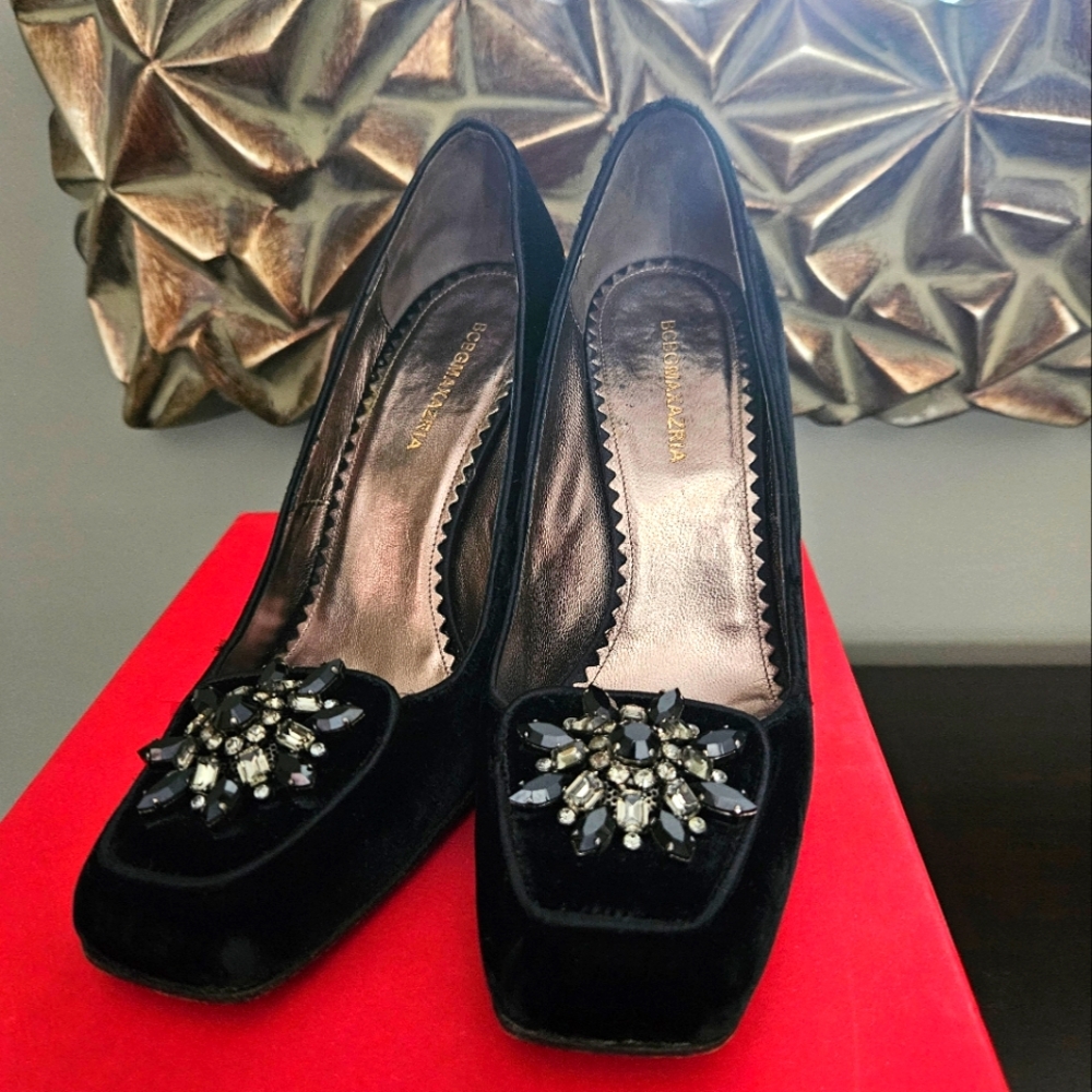BCBGMAXAZRIA  black velvet with crystal design heel pump, size 6.5